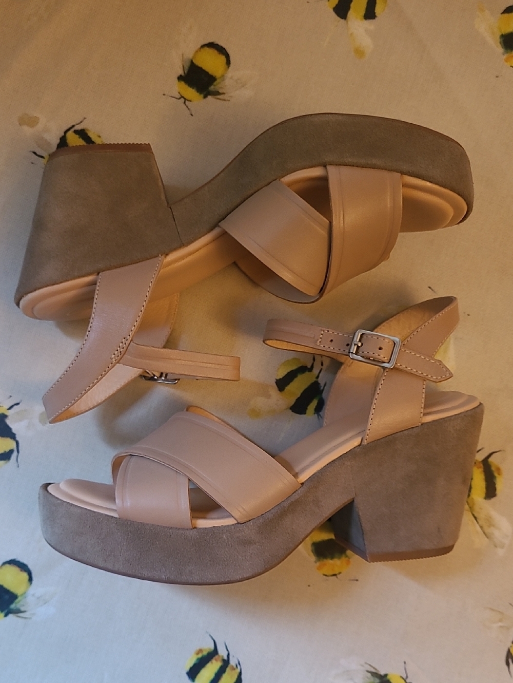 Clarks 70s Retro Leather and Suede Platform Sandals. 7.5